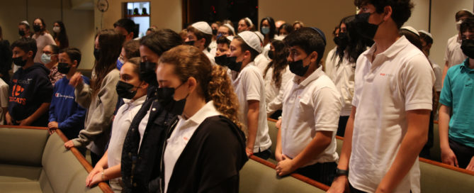 Wise School students Yom HaShoah memorial service Stephen Wise Temple sanctuary