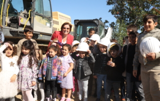 Tami Weiser Head of School for Wise School and Wise School children at the groundbreaking ceremony for Aaron Milken Center at Stephen Wise Temple