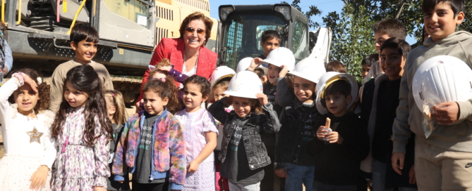 Tami Weiser Head of School for Wise School and Wise School children at the groundbreaking ceremony for Aaron Milken Center at Stephen Wise Temple