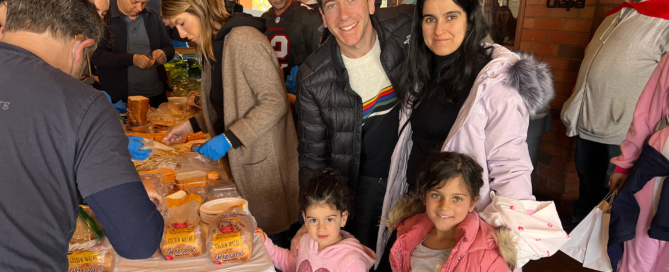 Robert and Layla Glassman and their daughters help package lunches for Hang Out, Do Good at Stephen Wise Temple before the Purimland Purim Carnival on March 5, 2023. (Photo by Rabbi Ron Stern)