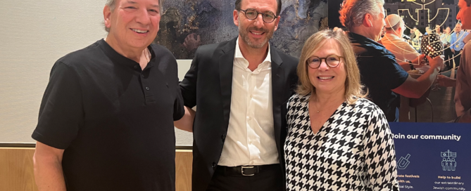 Rabbi David Woznica meets with Ross Kriel, head of the UAE's Jewish community, and Kriel's wife Elli, founder of the UAE's first kosher restaurant. (Photo Courtesy Rabbi David Woznica)